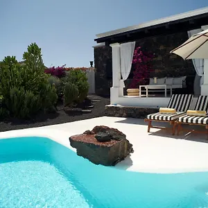 https://nicas-by-katis-villas.in-canary-islands.com